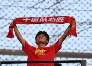 精彩足球比赛即将拉开帷幕，球员们备战热情高涨