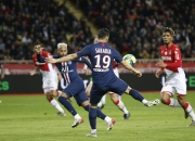 包含摩纳哥客场战胜南特，稳固法甲积分榜前列位置的词条